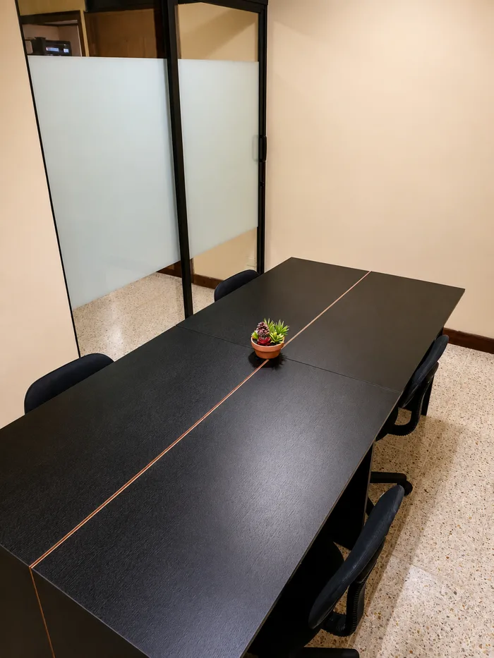 Vista de oficinas y ventanales